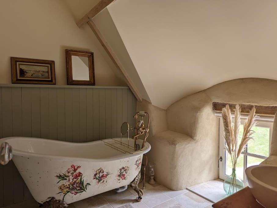 Maison Typique Bretonne Avec Toit De Chaume Camors ภายนอก รูปภาพ